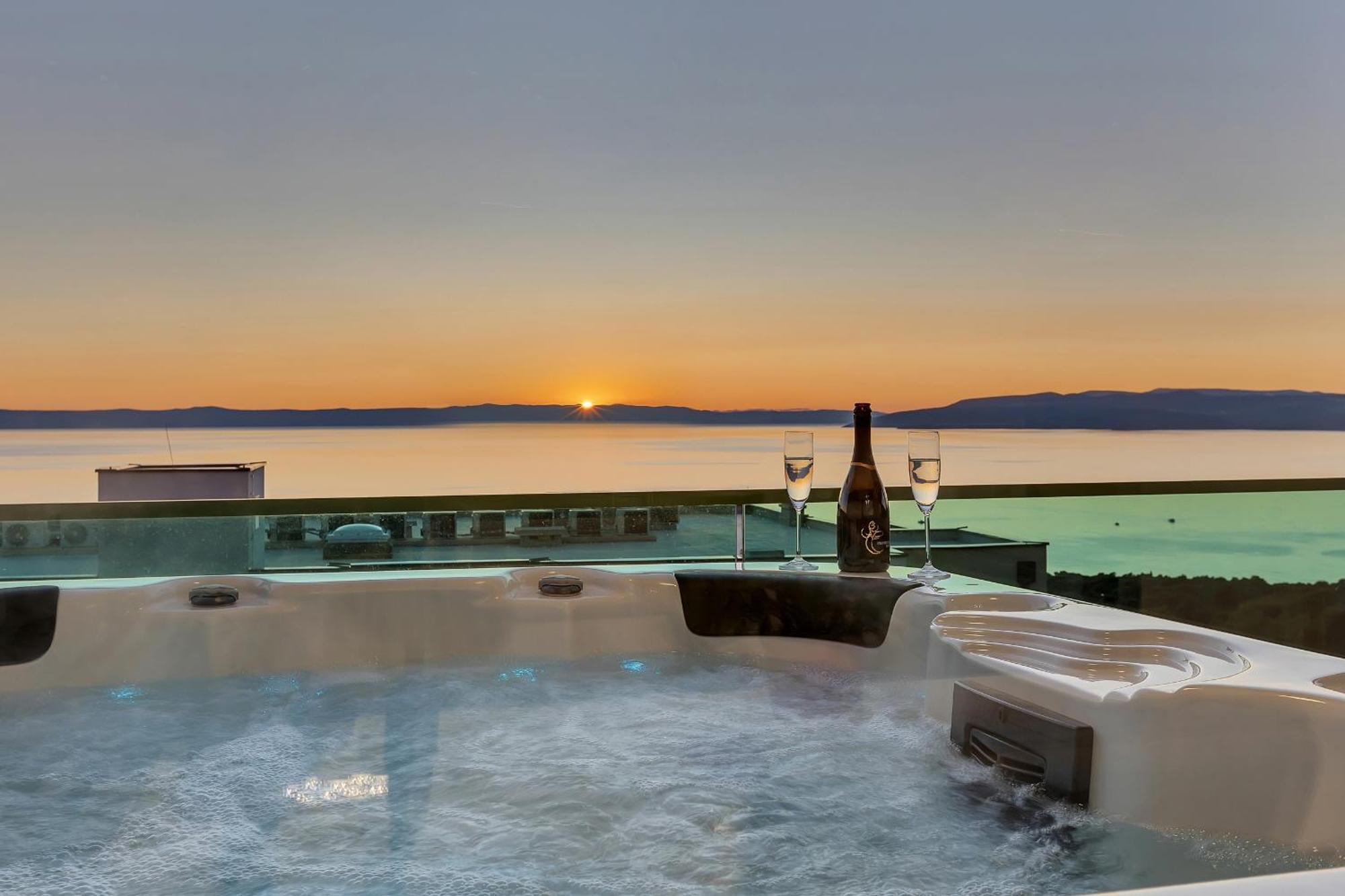 Exclusive Penthouse Big Blue With Private Jacuzzi Apartment Makarska Exterior foto