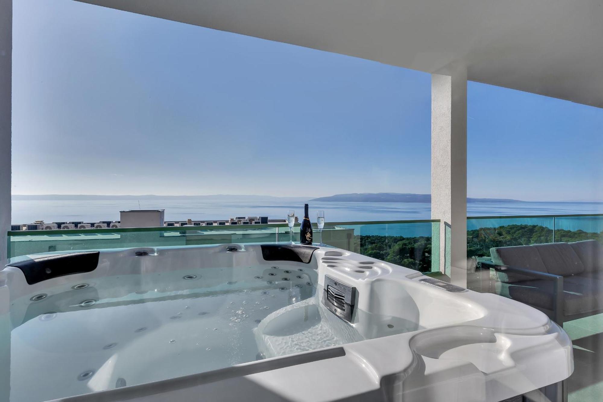 Exclusive Penthouse Big Blue With Private Jacuzzi Apartment Makarska Exterior foto