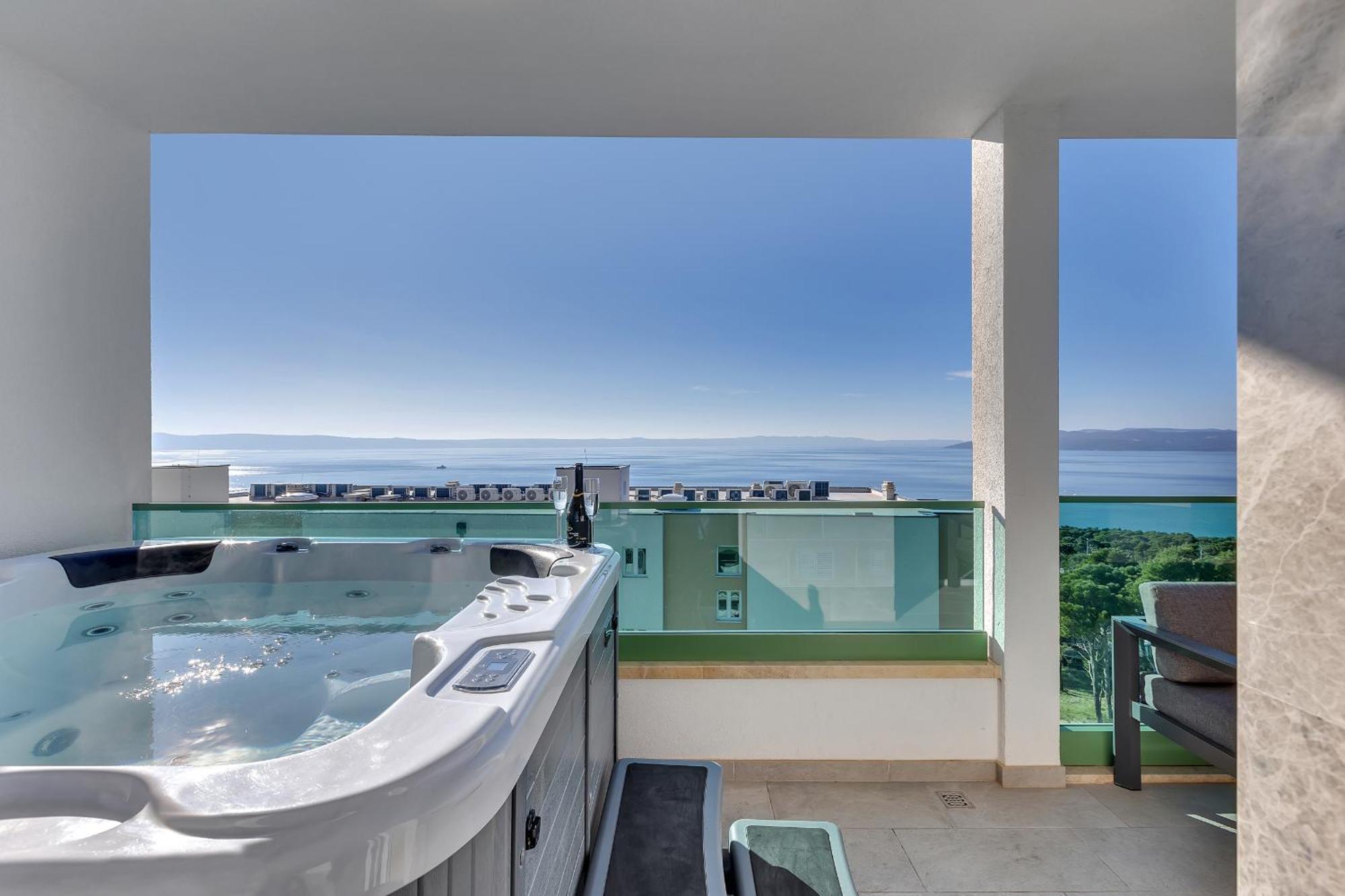 Exclusive Penthouse Big Blue With Private Jacuzzi Apartment Makarska Exterior foto