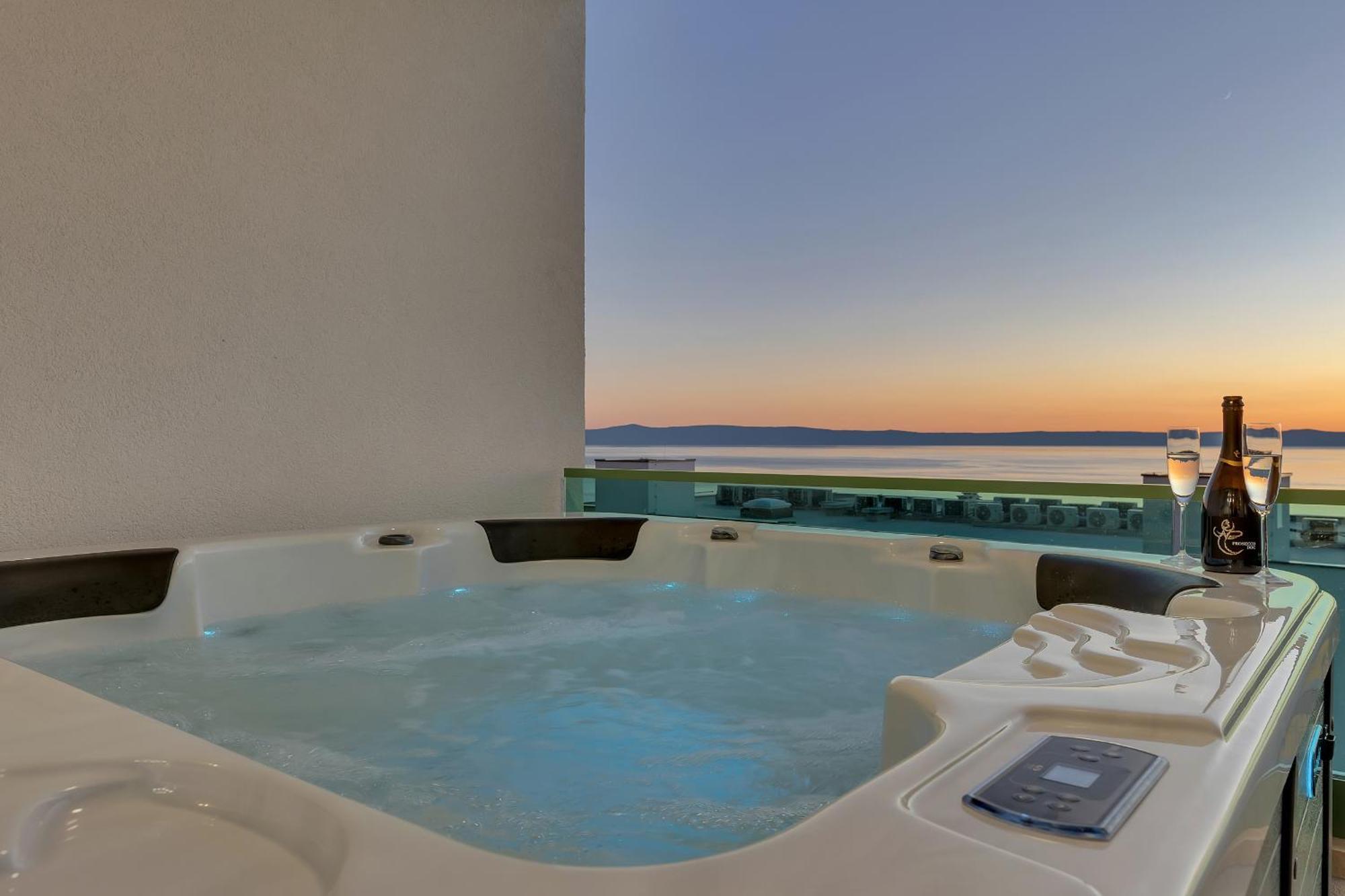 Exclusive Penthouse Big Blue With Private Jacuzzi Apartment Makarska Exterior foto
