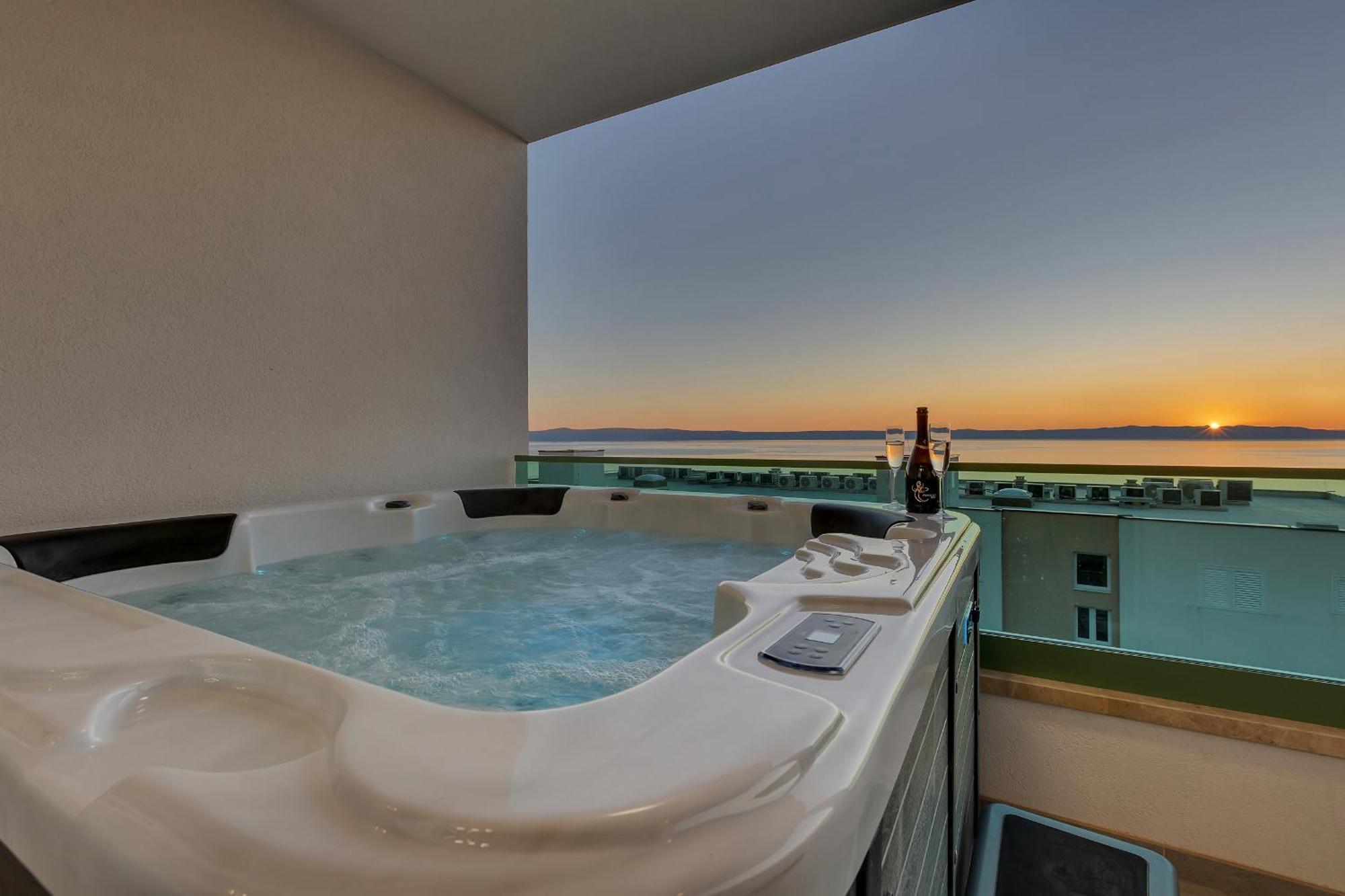 Exclusive Penthouse Big Blue With Private Jacuzzi Apartment Makarska Exterior foto