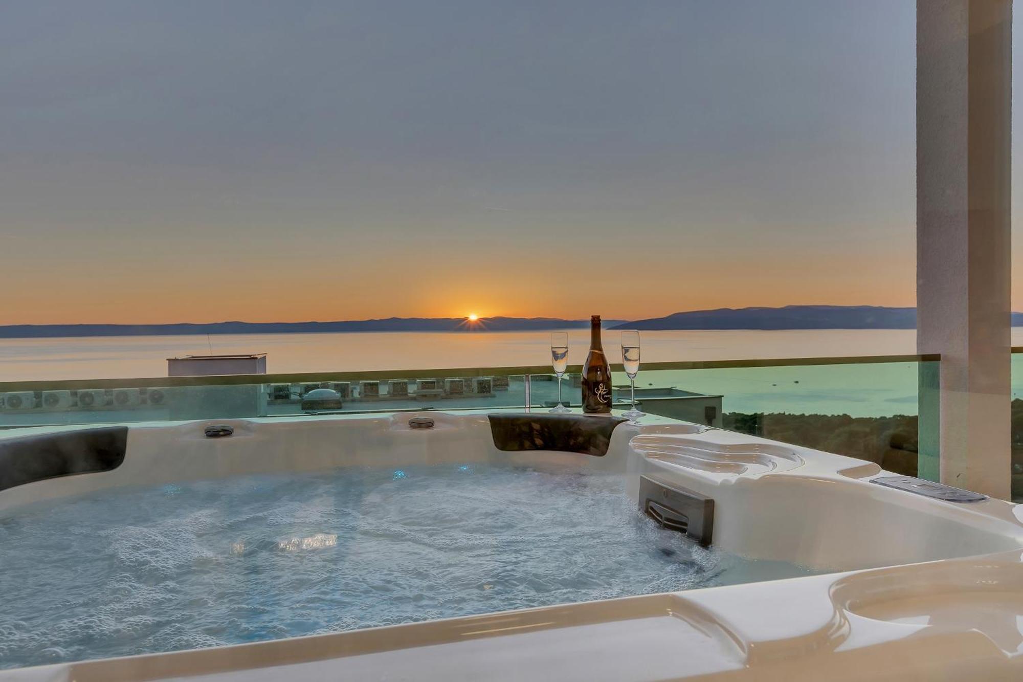 Exclusive Penthouse Big Blue With Private Jacuzzi Apartment Makarska Exterior foto