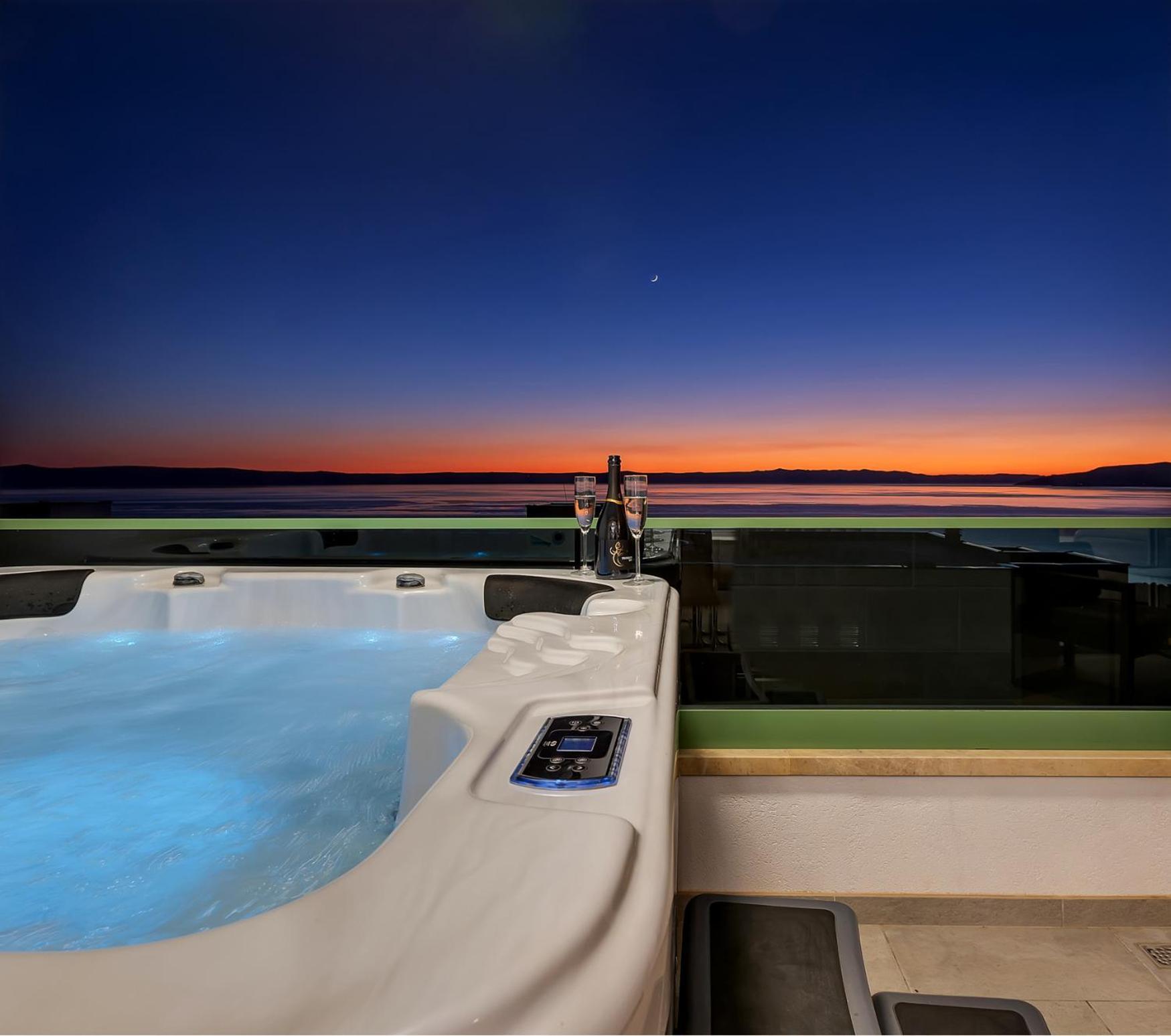 Exclusive Penthouse Big Blue With Private Jacuzzi Apartment Makarska Exterior foto