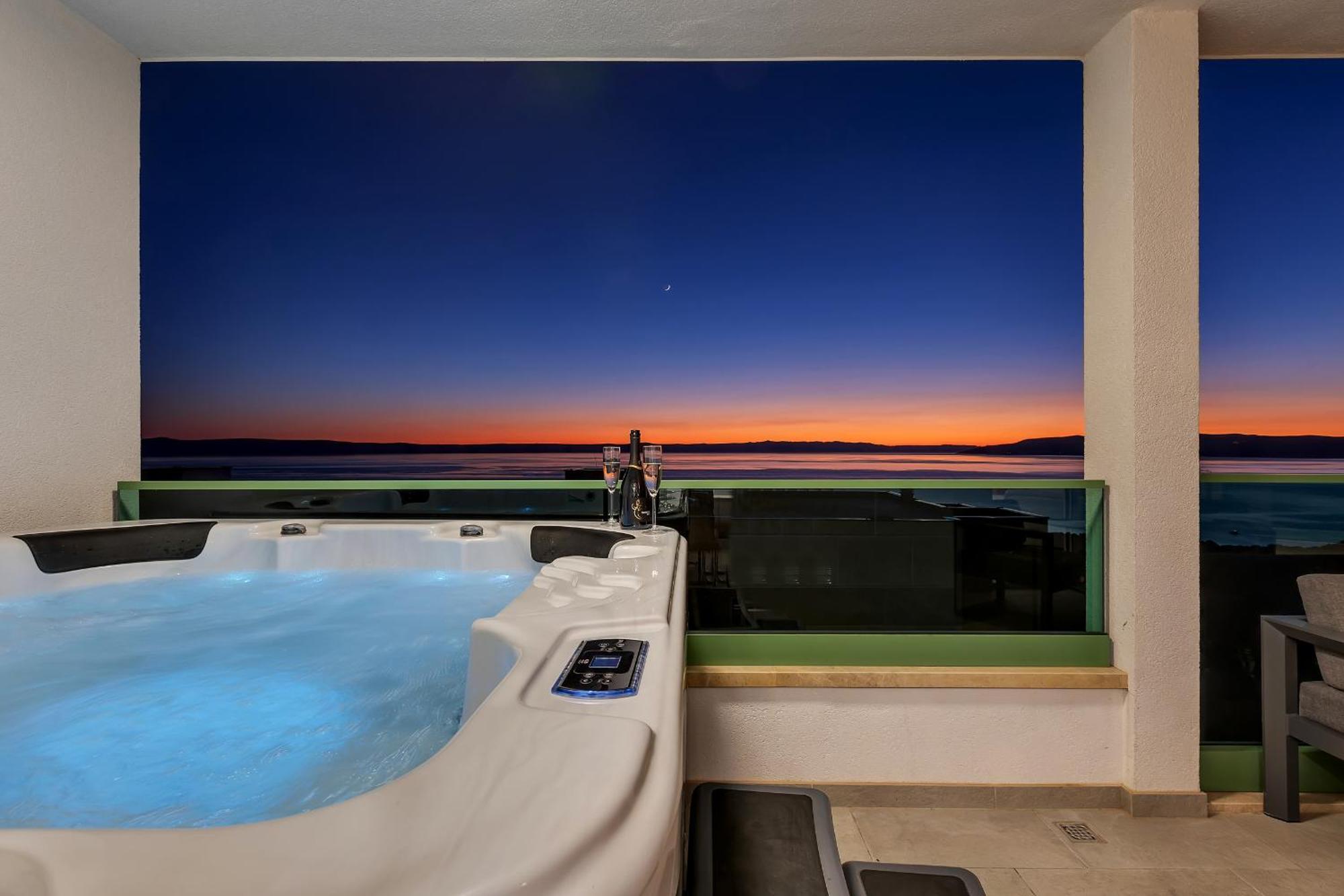 Exclusive Penthouse Big Blue With Private Jacuzzi Apartment Makarska Exterior foto